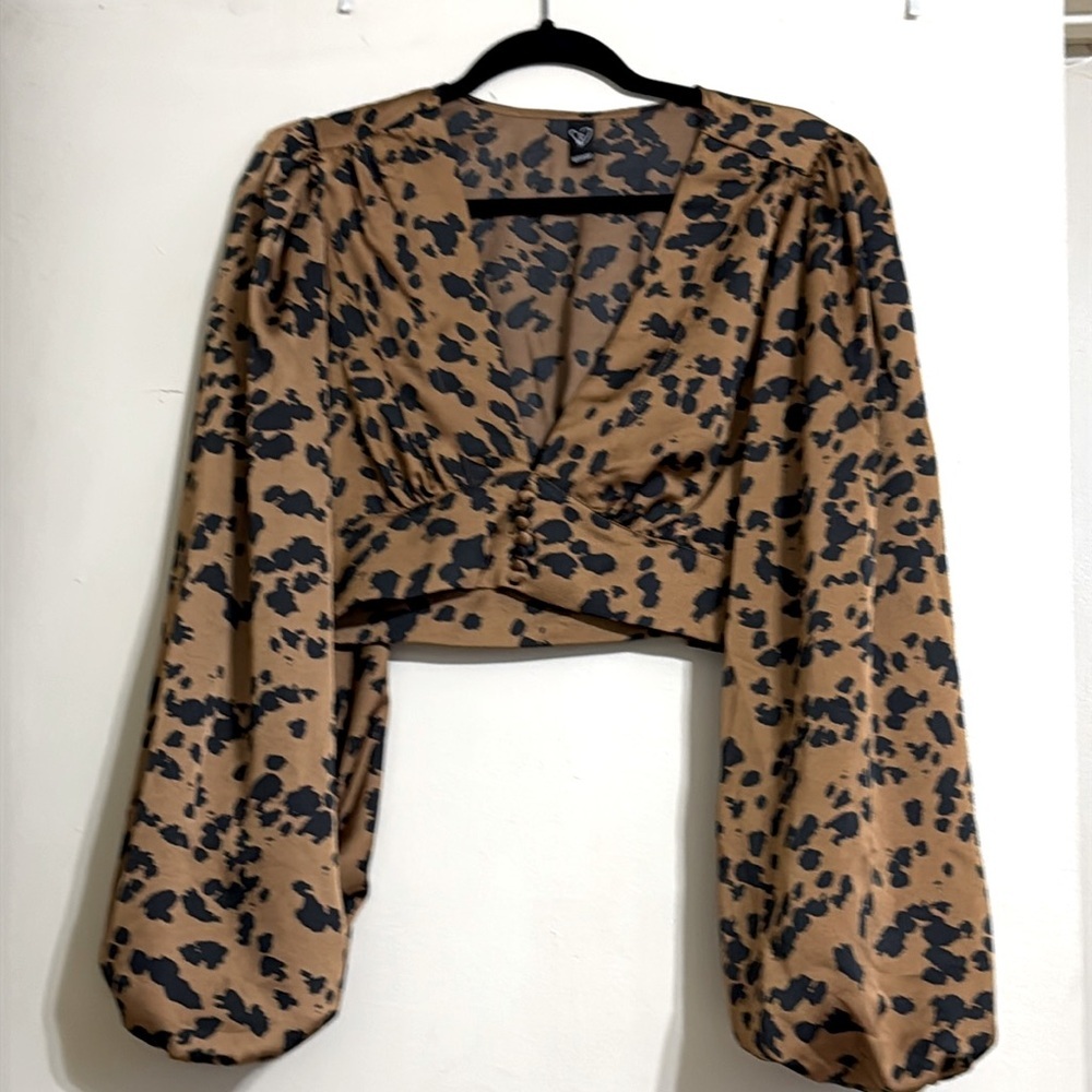 Windsor Chic Look Leopard Print Crop Top - Picture 2 of 3